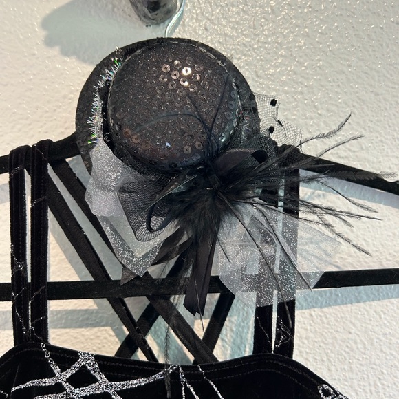 Mondor black&silver figure skating dress size petite small with matching top hat - Picture 9 of 10